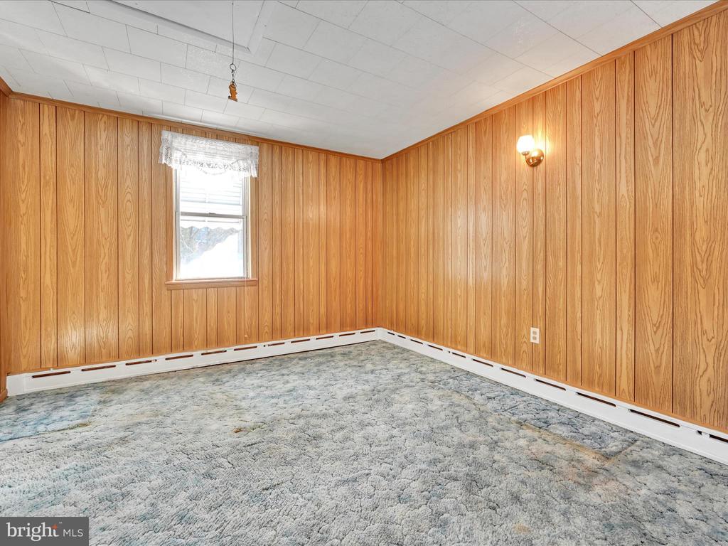 583 W RAILROAD STREET