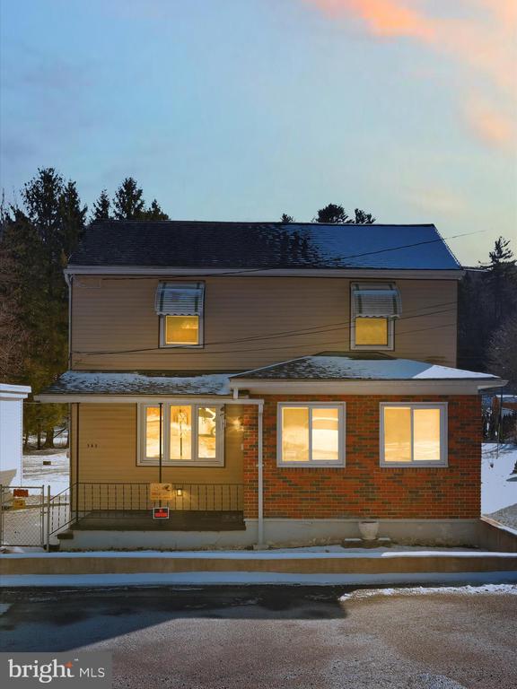 583 W RAILROAD STREET