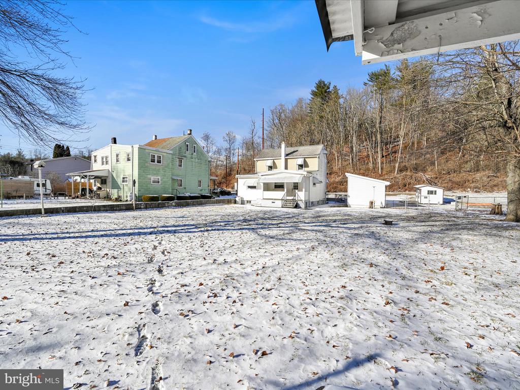 583 W RAILROAD STREET