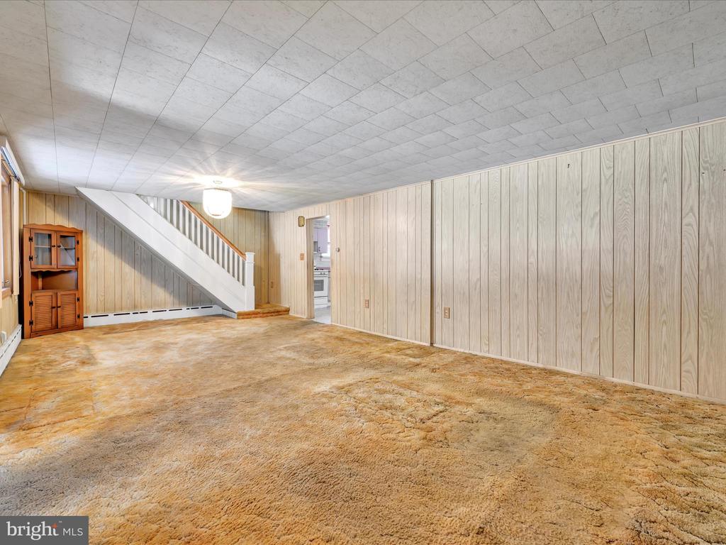 583 W RAILROAD STREET