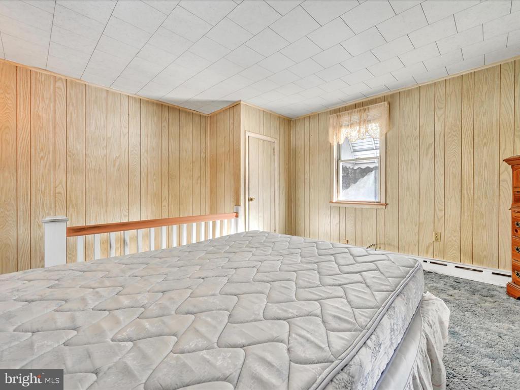583 W RAILROAD STREET