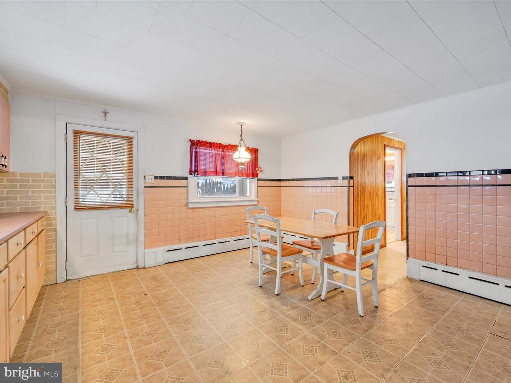 583 W RAILROAD STREET