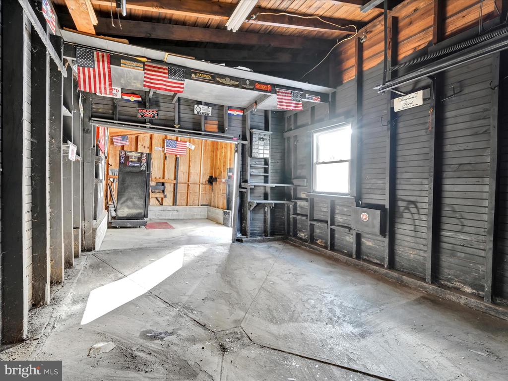 583 W RAILROAD STREET