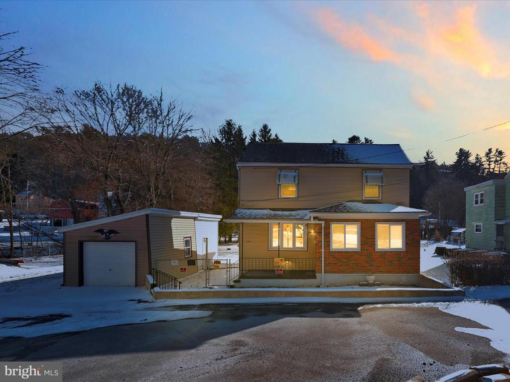 583 W RAILROAD STREET