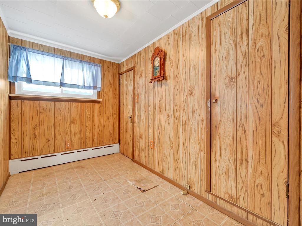 583 W RAILROAD STREET