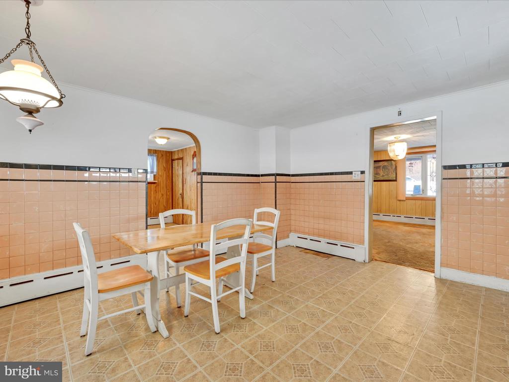 583 W RAILROAD STREET