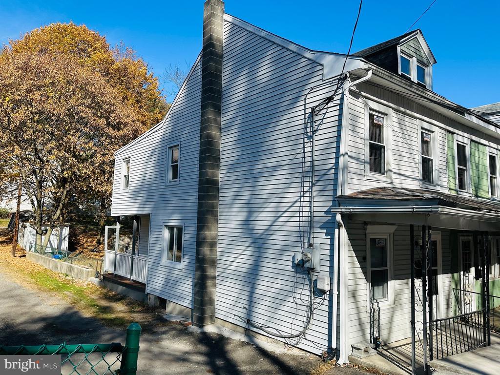 506 LAUREL STREET
