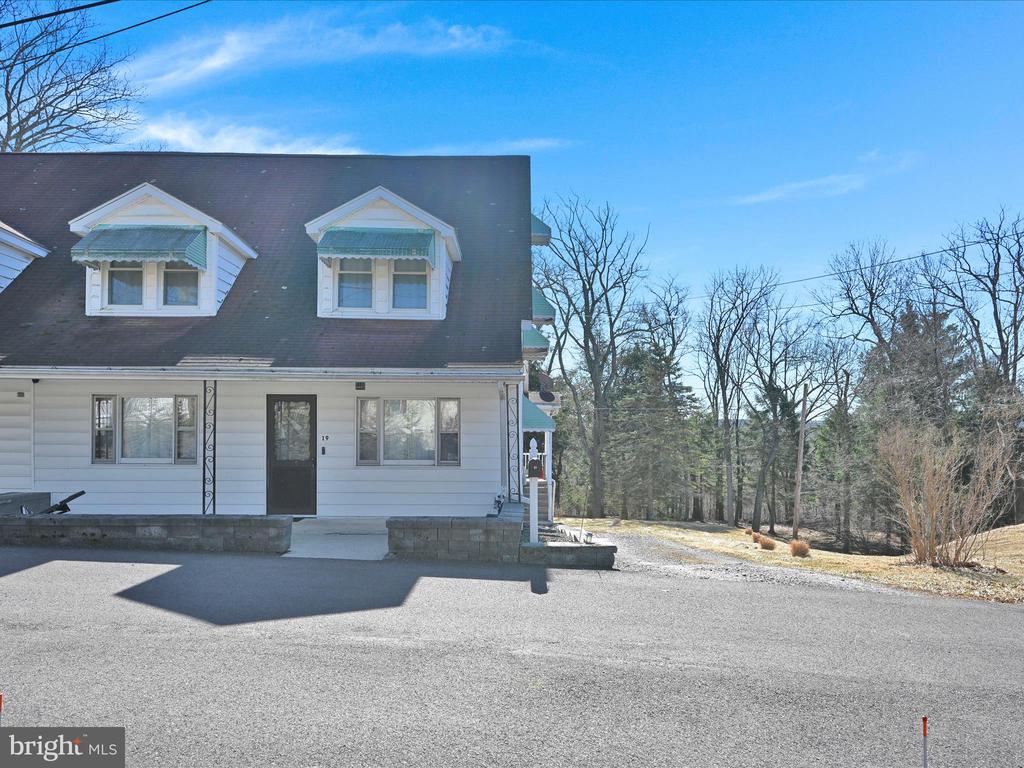 19 COMMUNITY SQUARE ROAD