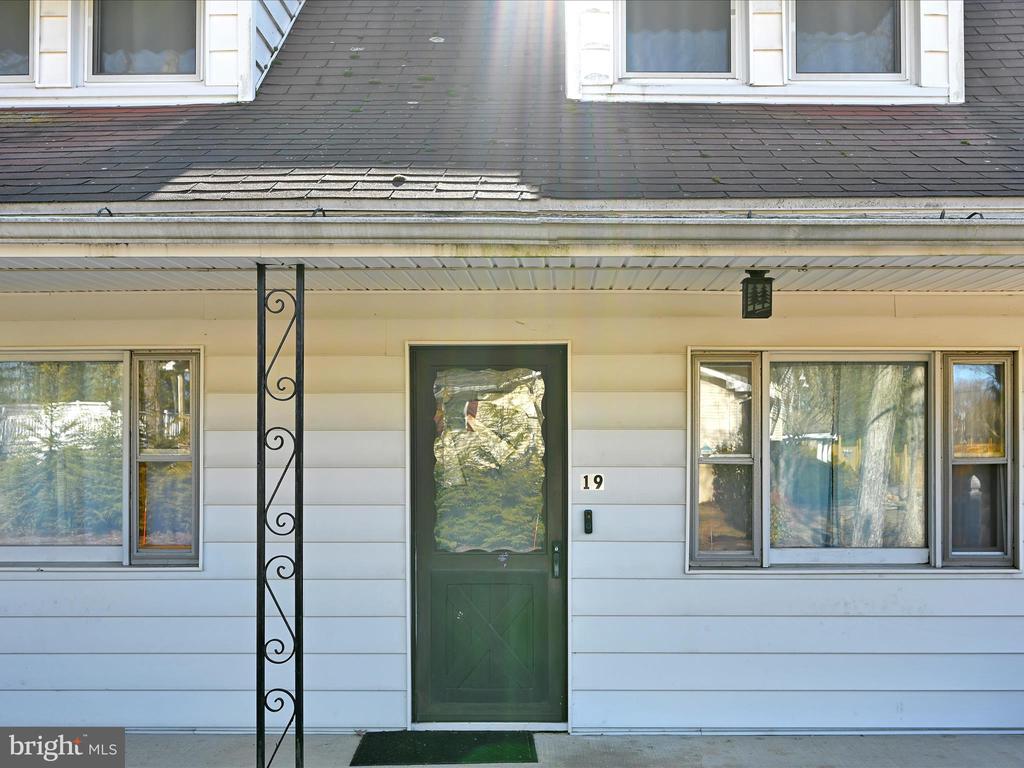 19 COMMUNITY SQUARE ROAD