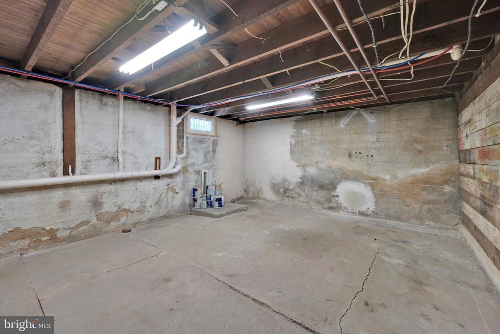 34 N CRESCENT STREET