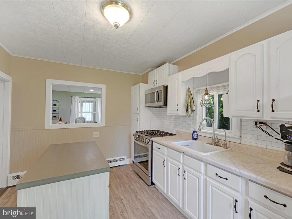 212 LAKE FRONT DRIVE
