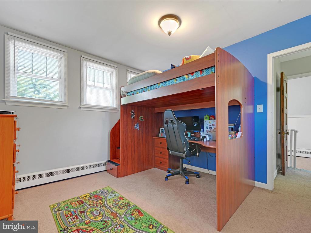 212 LAKE FRONT DRIVE