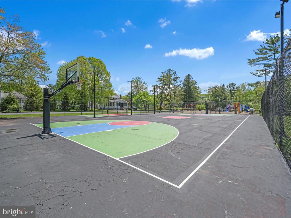 212 LAKE FRONT DRIVE
