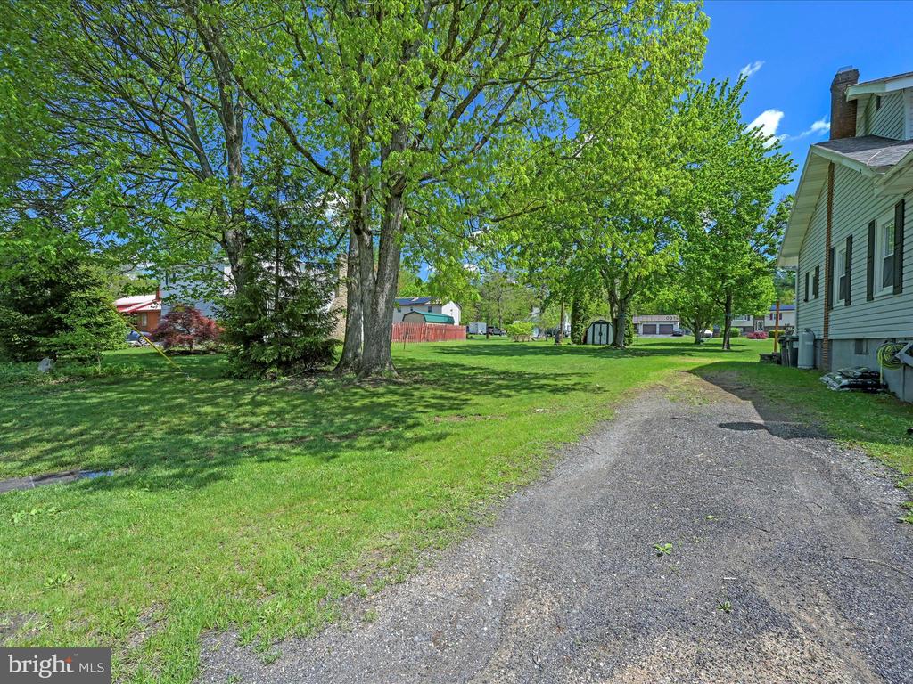 212 LAKE FRONT DRIVE