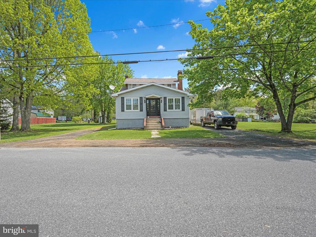 212 LAKE FRONT DRIVE