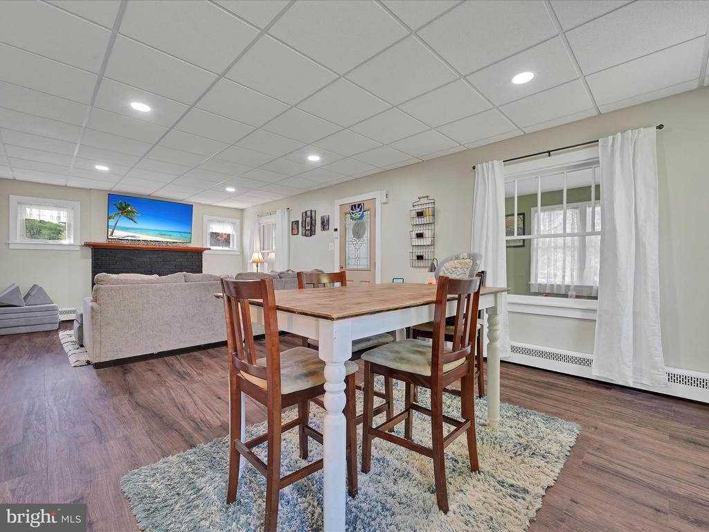 212 LAKE FRONT DRIVE