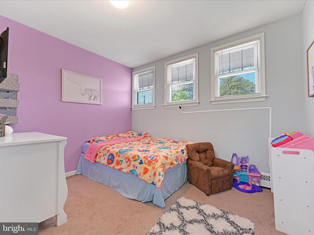 212 LAKE FRONT DRIVE