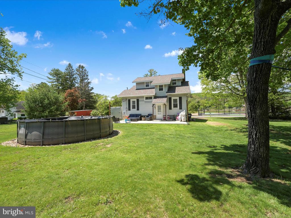 212 LAKE FRONT DRIVE