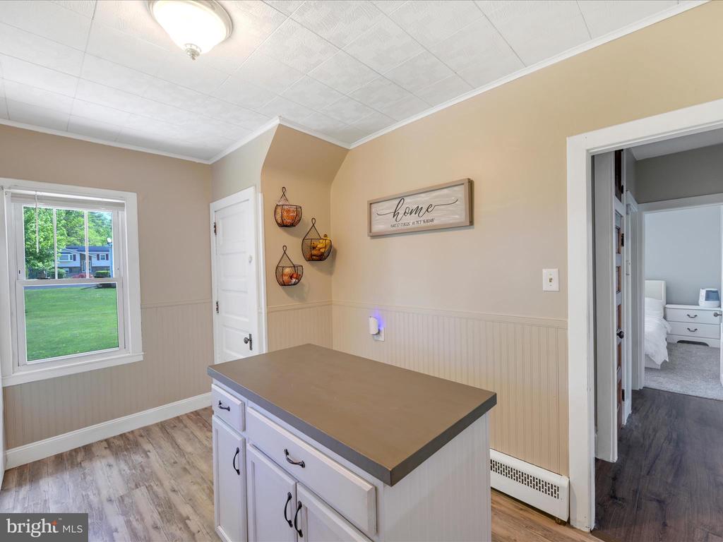 212 LAKE FRONT DRIVE