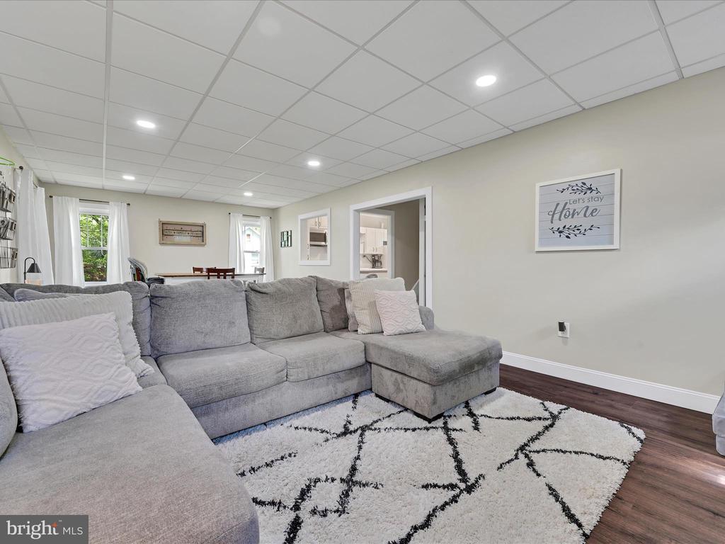 212 LAKE FRONT DRIVE