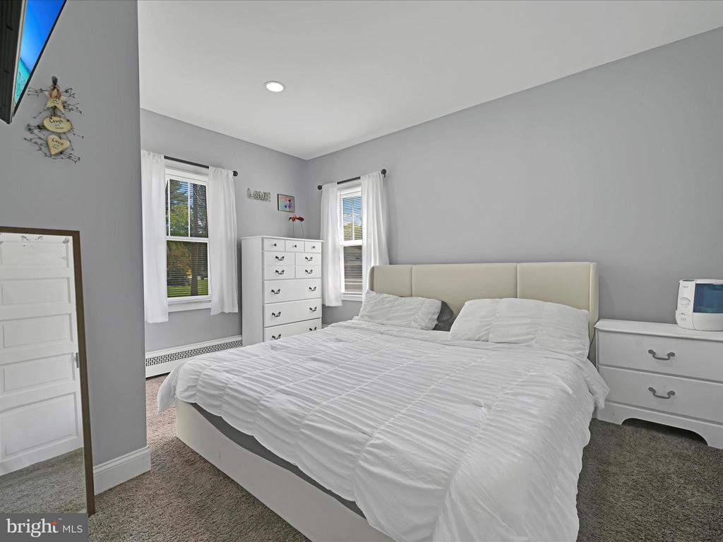 212 LAKE FRONT DRIVE