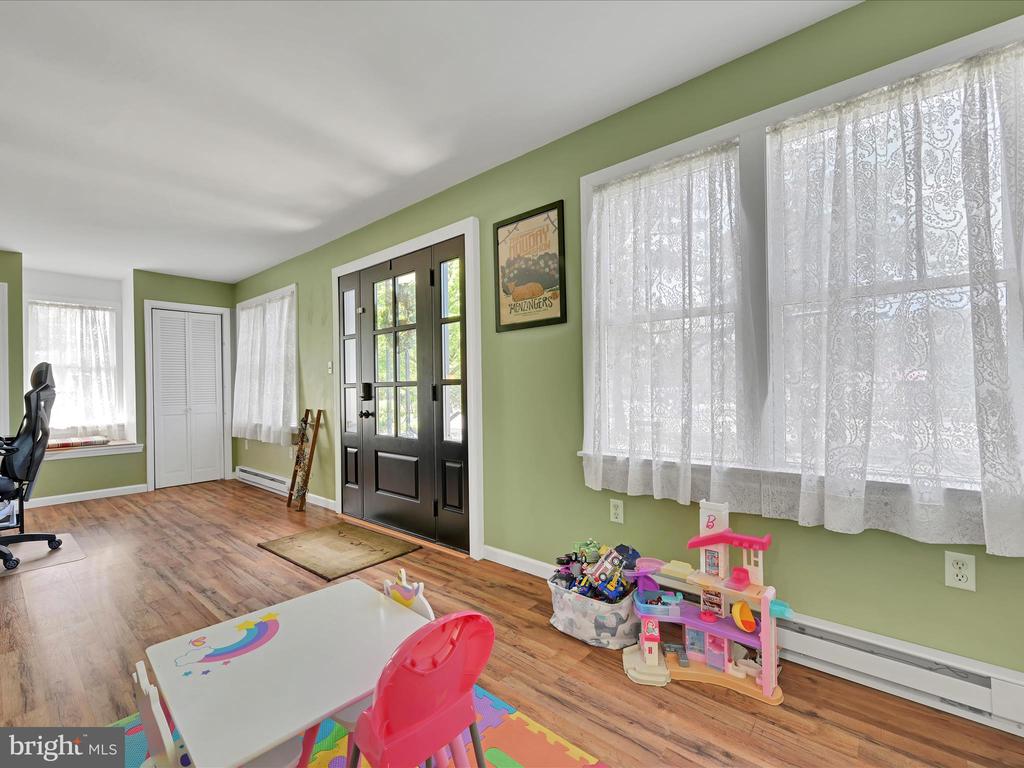 212 LAKE FRONT DRIVE