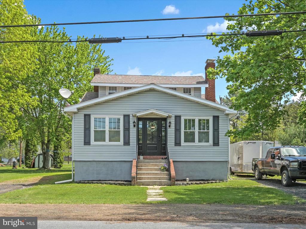 212 LAKE FRONT DRIVE