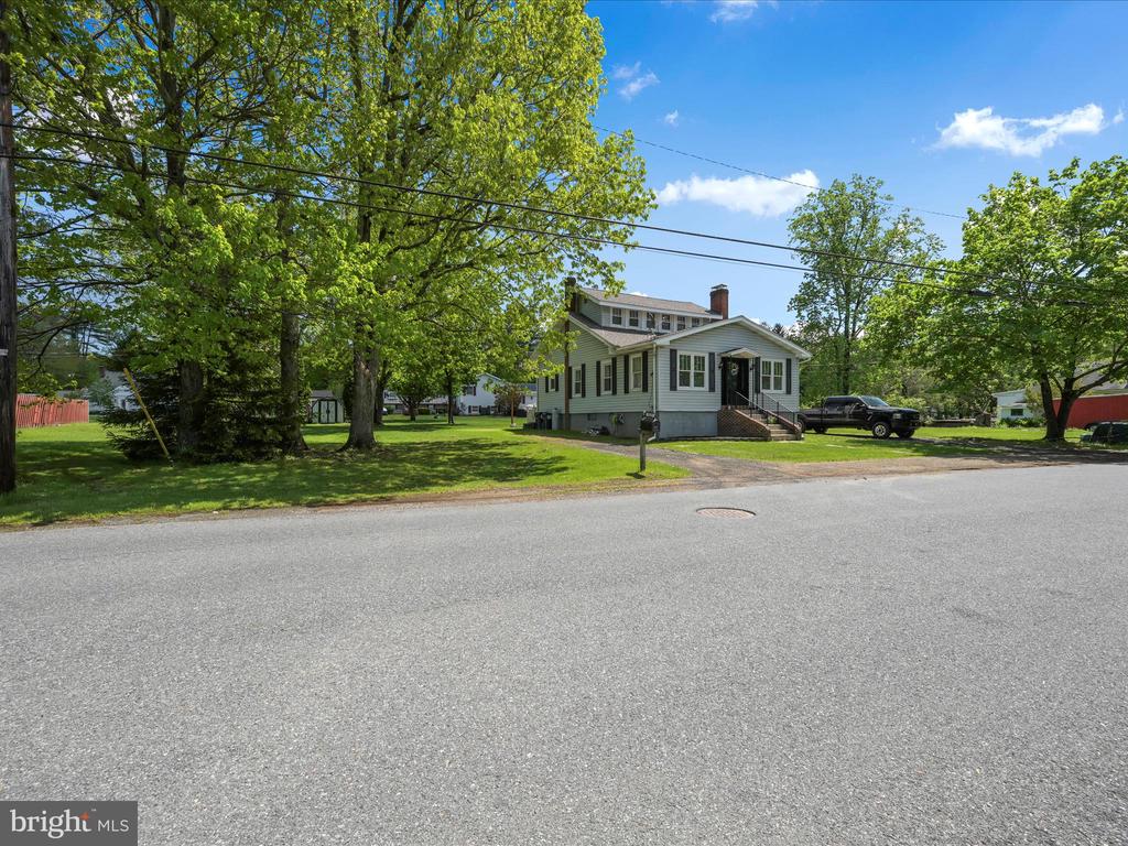 212 LAKE FRONT DRIVE