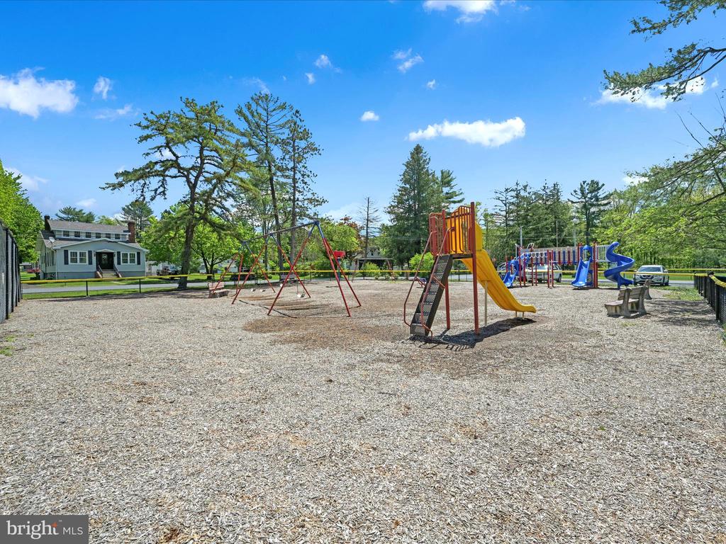 212 LAKE FRONT DRIVE