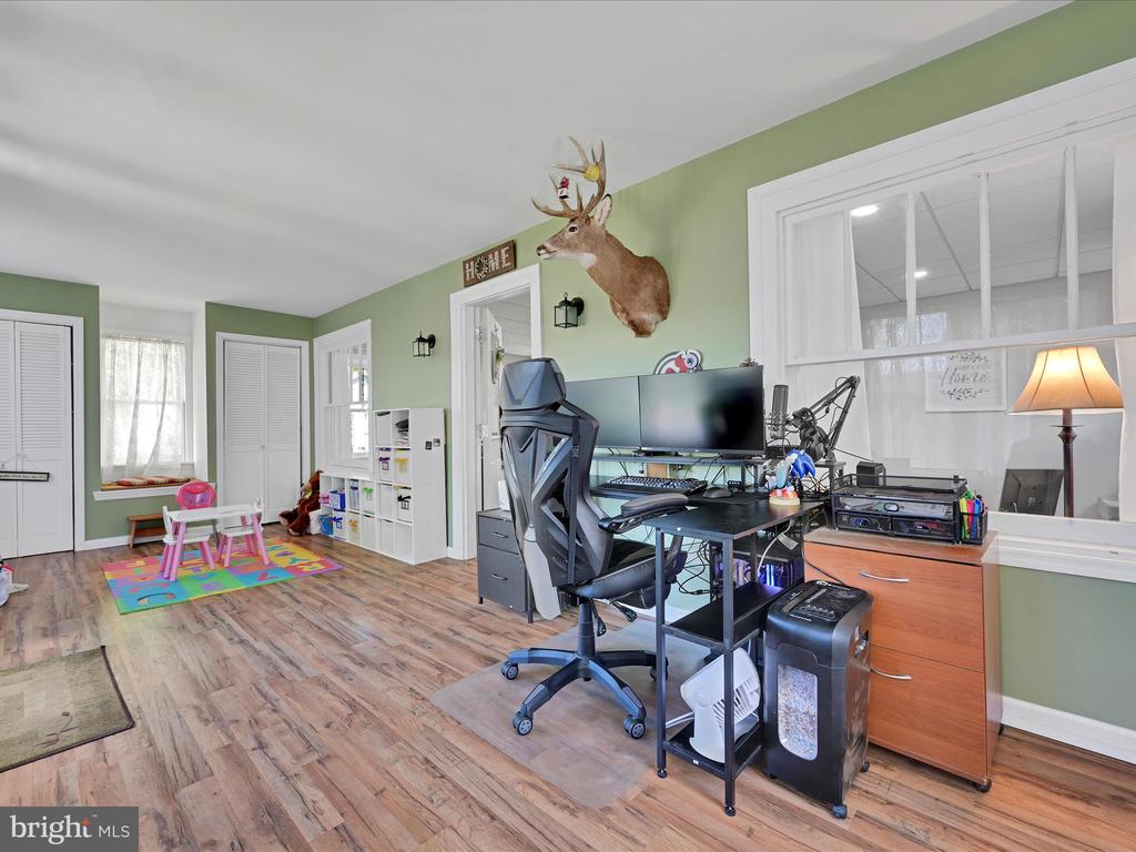 212 LAKE FRONT DRIVE
