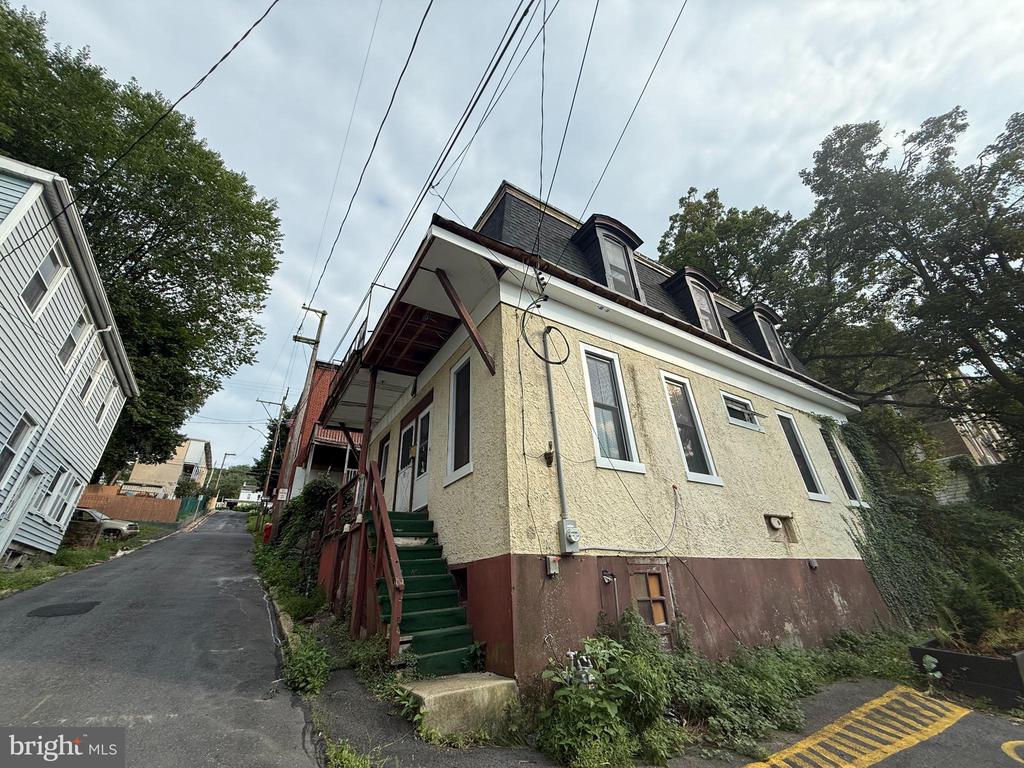 116 S SIXTH STREET
