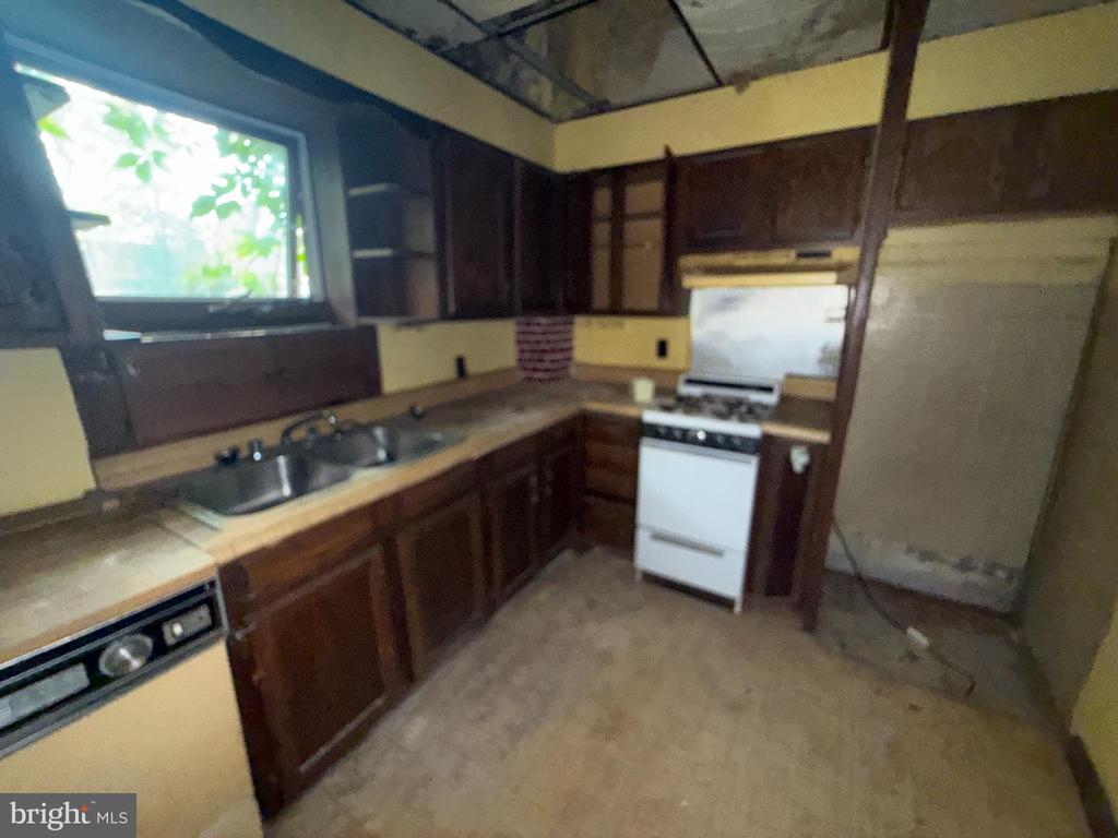 116 S SIXTH STREET