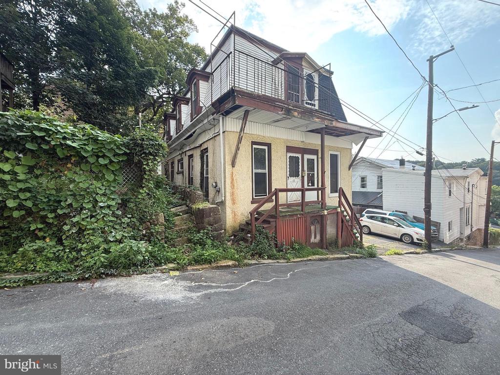 116 S SIXTH STREET