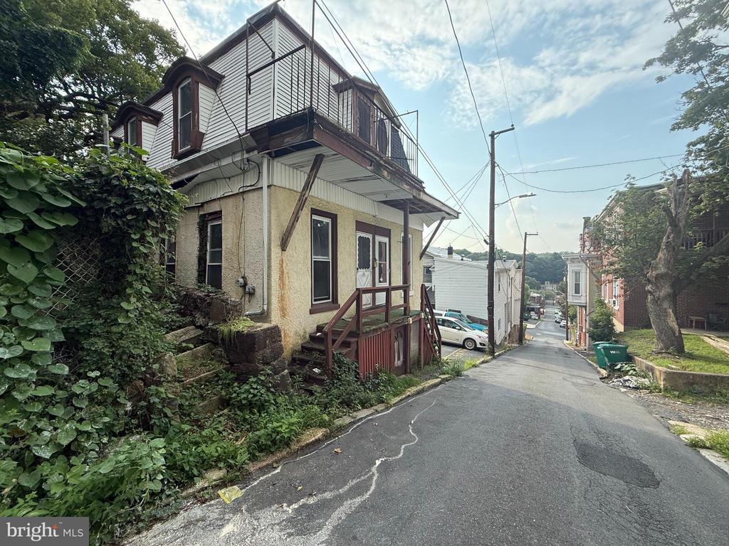 116 S SIXTH STREET