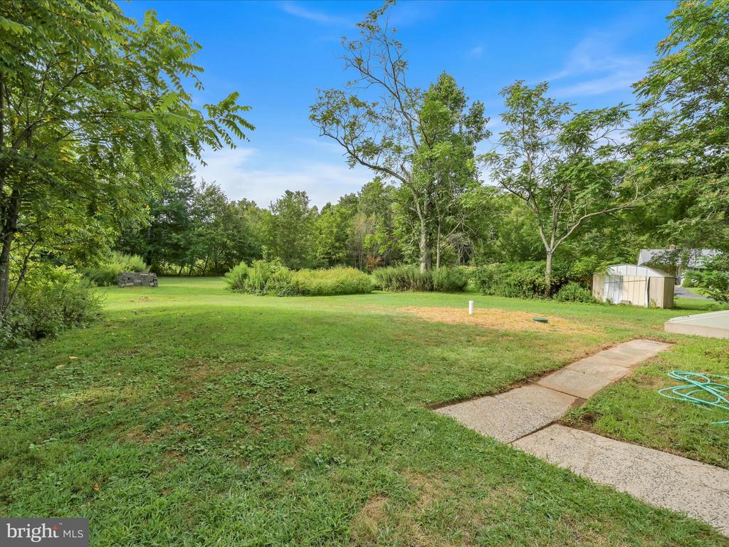 1042 W WOODLAND DRIVE