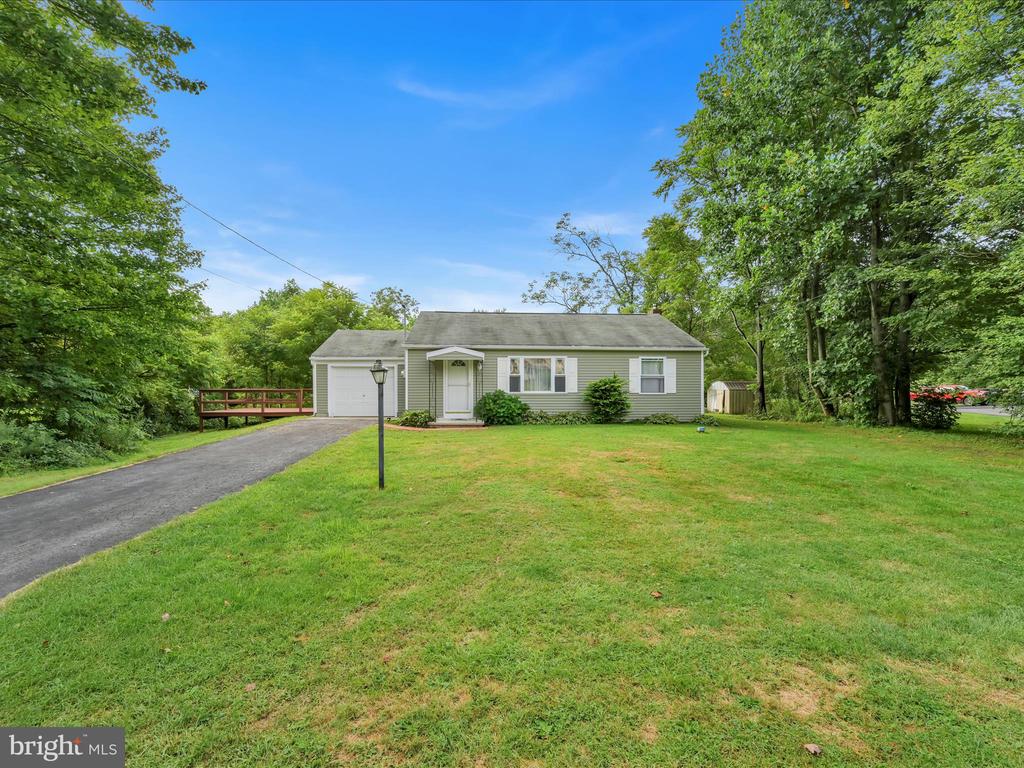 1042 W WOODLAND DRIVE