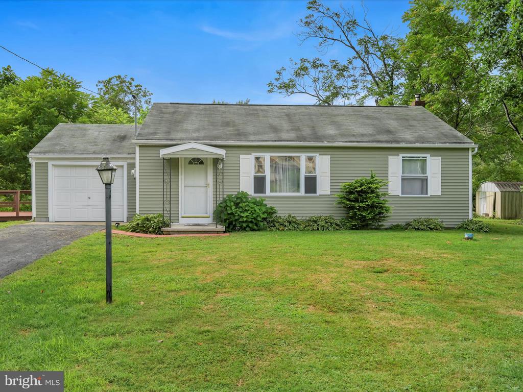 1042 W WOODLAND DRIVE