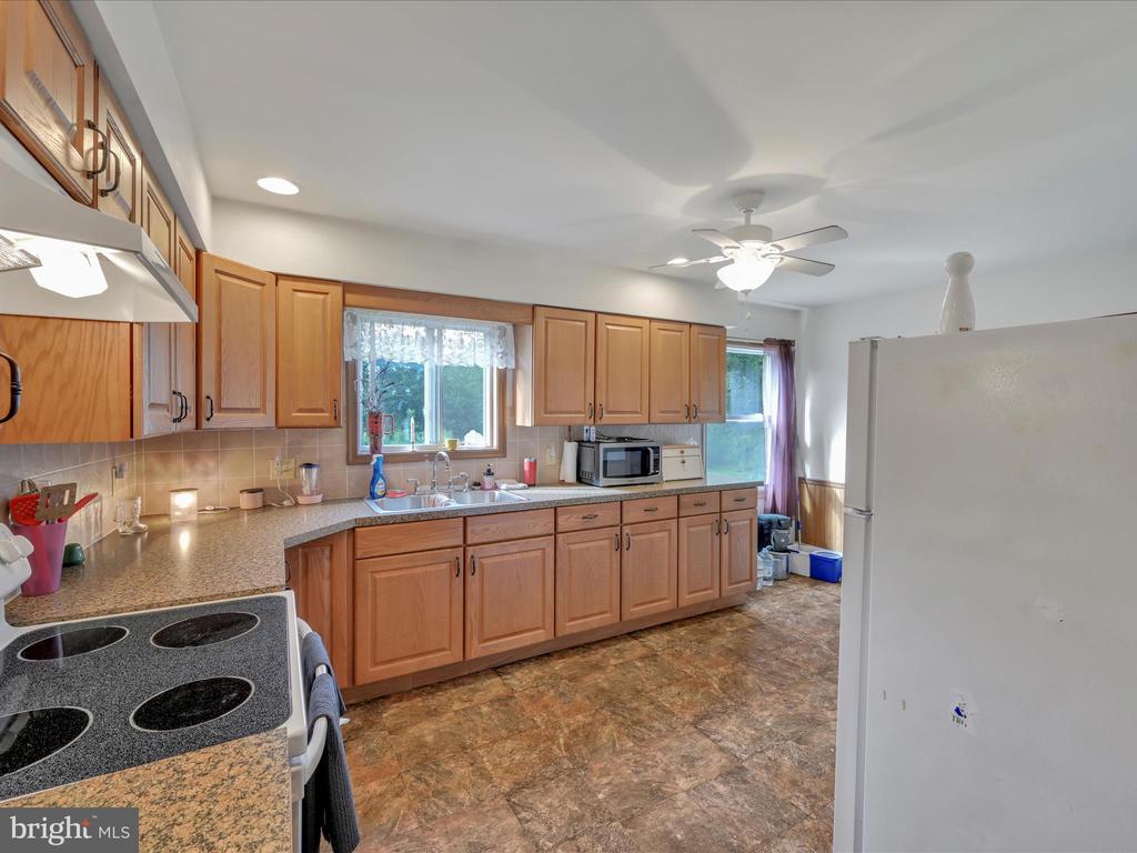 1042 W WOODLAND DRIVE