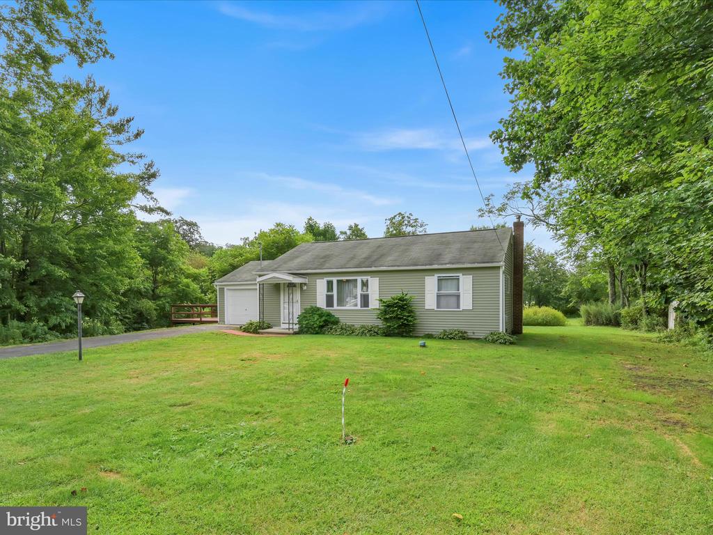 1042 W WOODLAND DRIVE