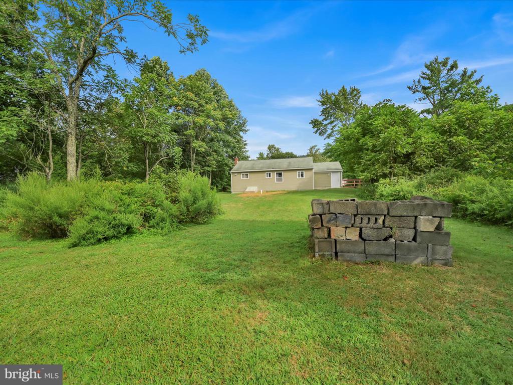 1042 W WOODLAND DRIVE