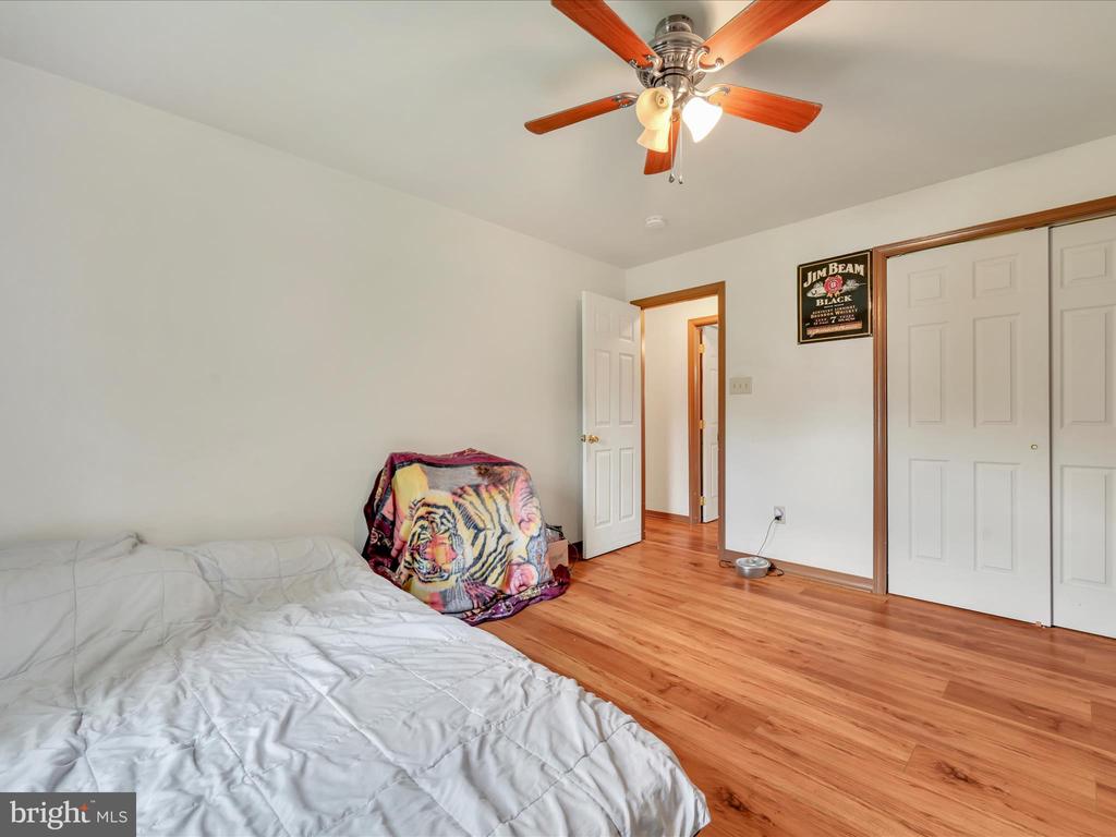 1042 W WOODLAND DRIVE