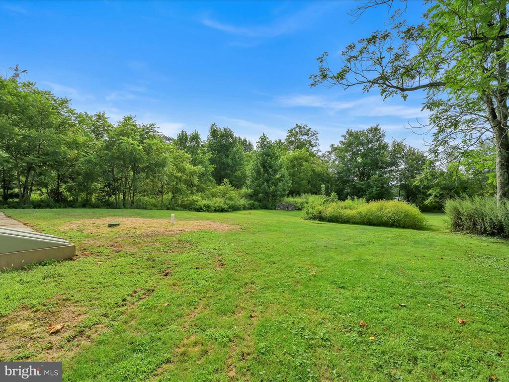 1042 W WOODLAND DRIVE