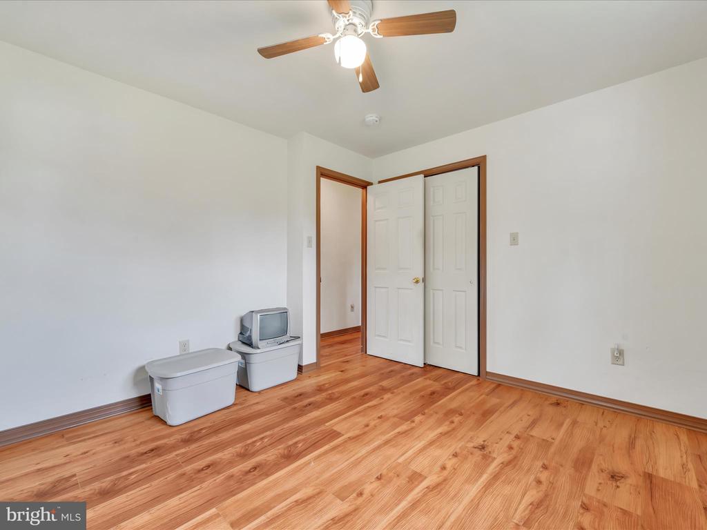 1042 W WOODLAND DRIVE