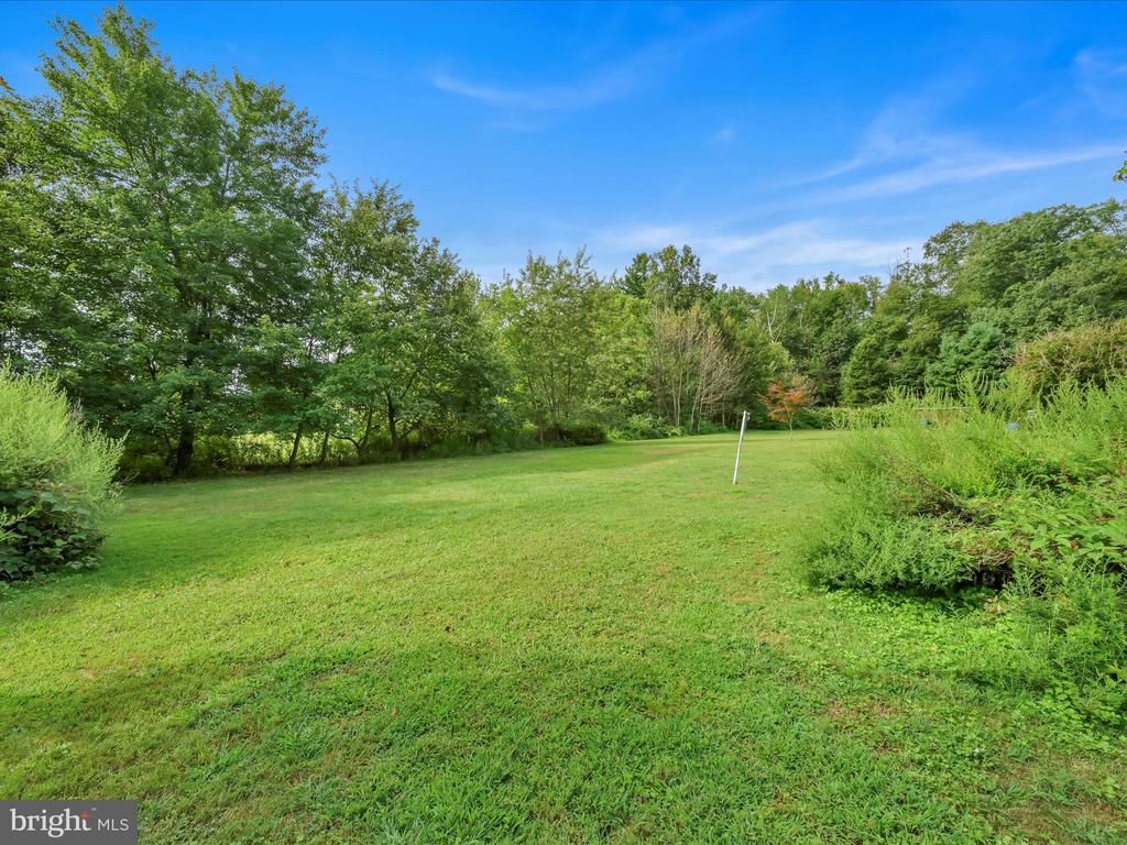 1042 W WOODLAND DRIVE