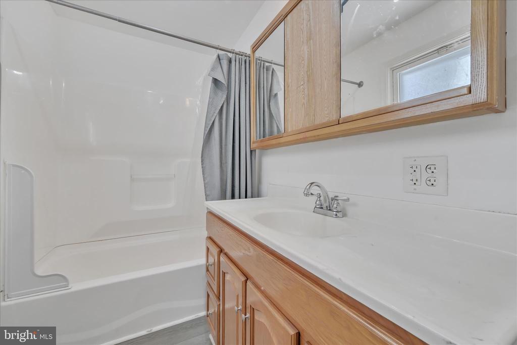 1023 W SCHUYLKILL