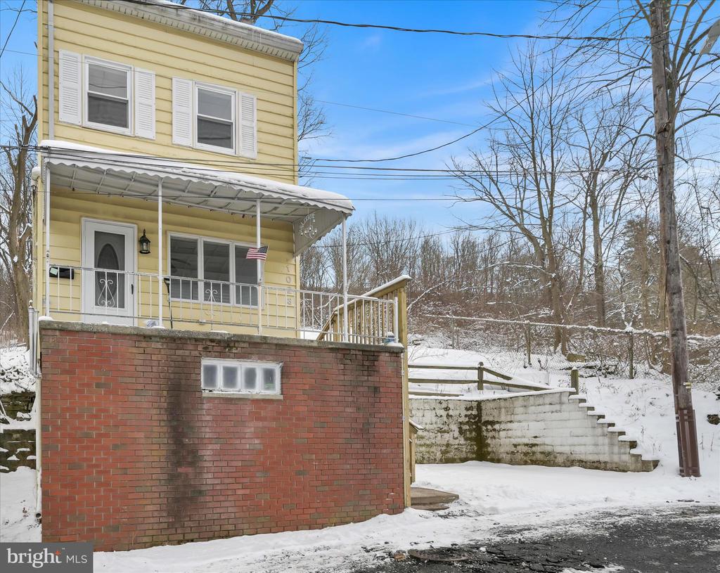 1023 W SCHUYLKILL