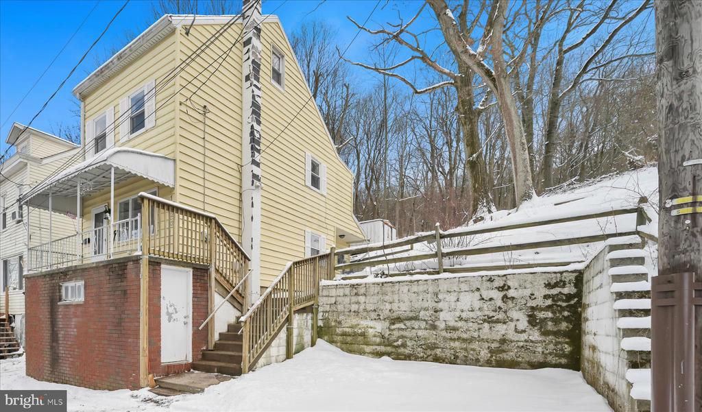 1023 W SCHUYLKILL
