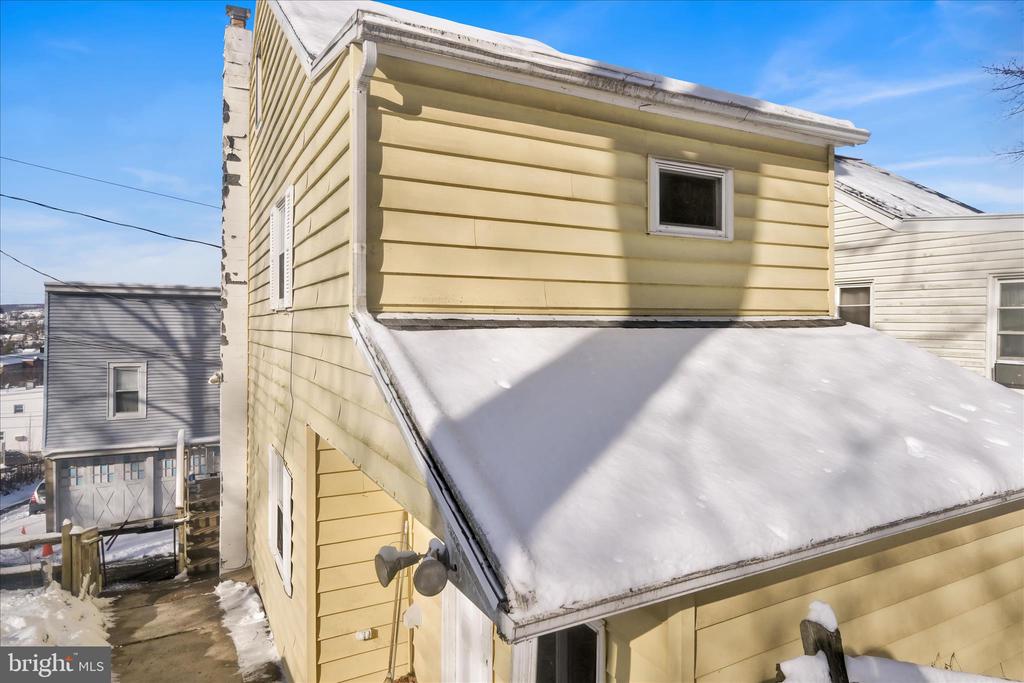 1023 W SCHUYLKILL