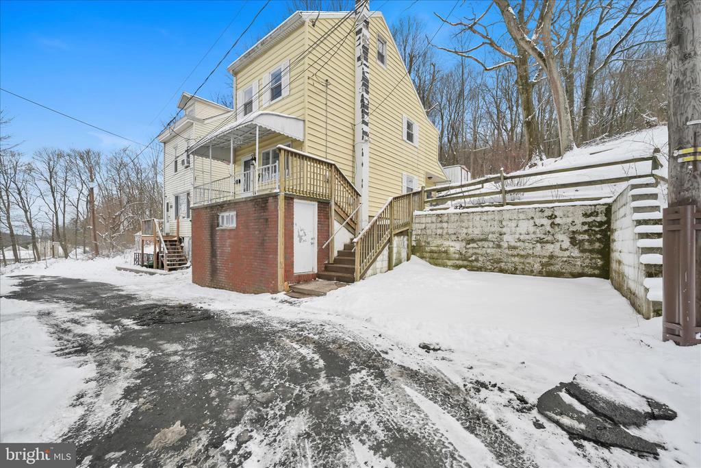 1023 W SCHUYLKILL