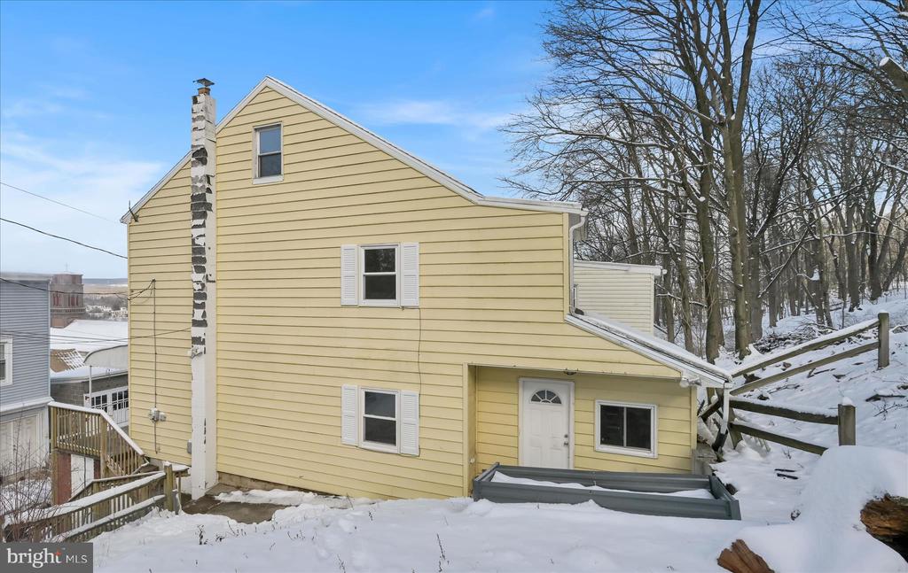 1023 W SCHUYLKILL